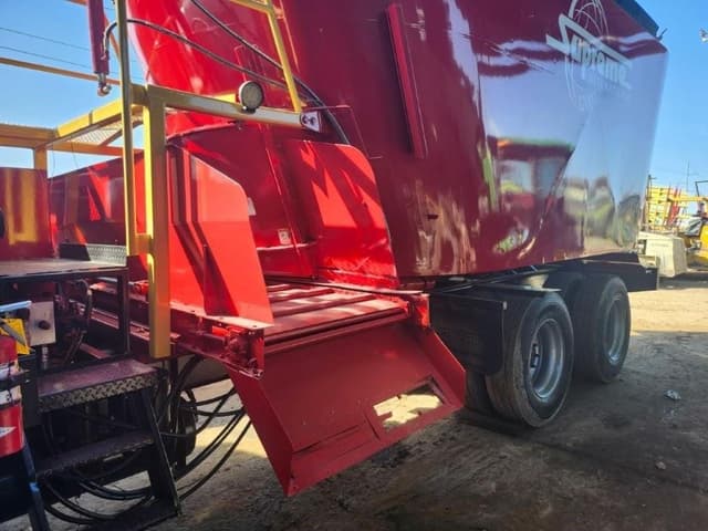 Image of Mack RD688S equipment image 4