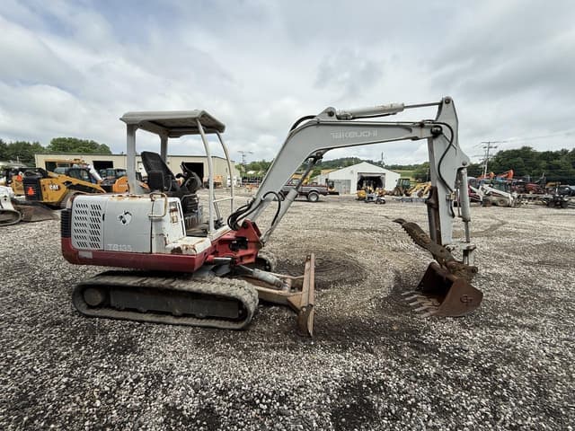 Image of Takeuchi TB035 equipment image 4