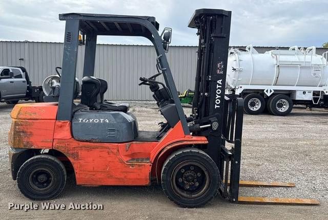 Image of Toyota 7FGU30 equipment image 3