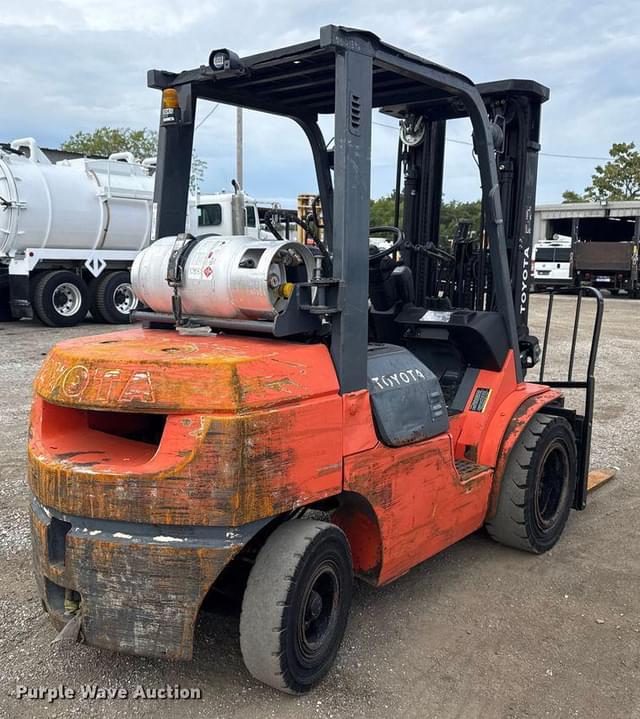 Image of Toyota 7FGU30 equipment image 4