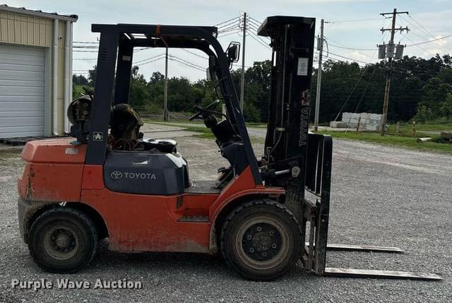 Image of Toyota 7FGU30 equipment image 3