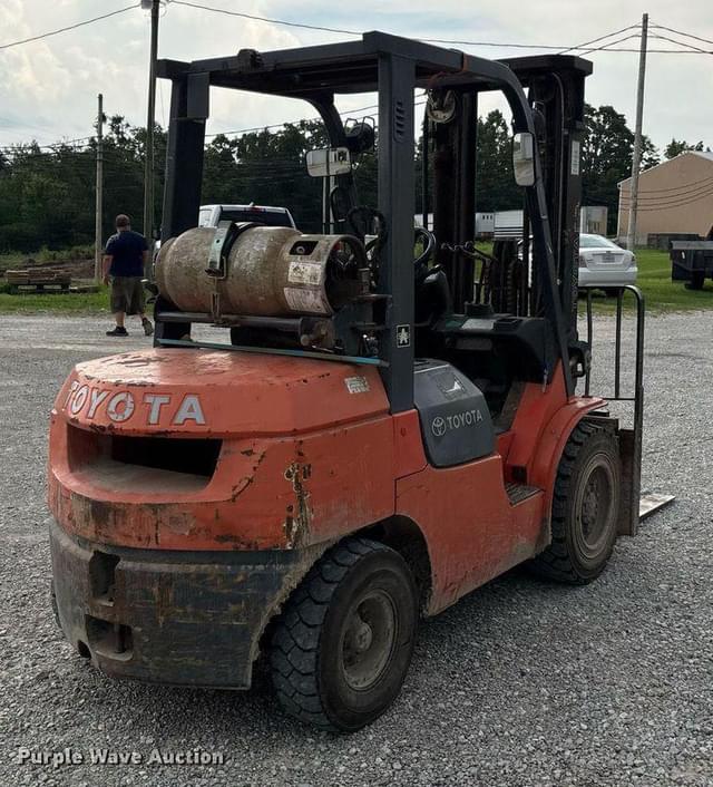 Image of Toyota 7FGU30 equipment image 4