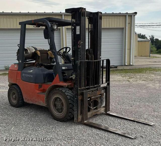 Image of Toyota 7FGU30 equipment image 2