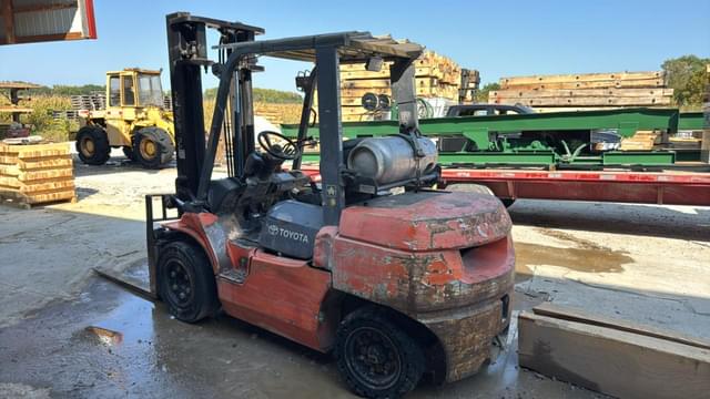 Image of Toyota 7FGU35 equipment image 2