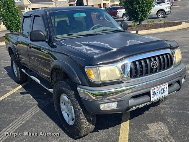 Image of Toyota Tacoma equipment image 2
