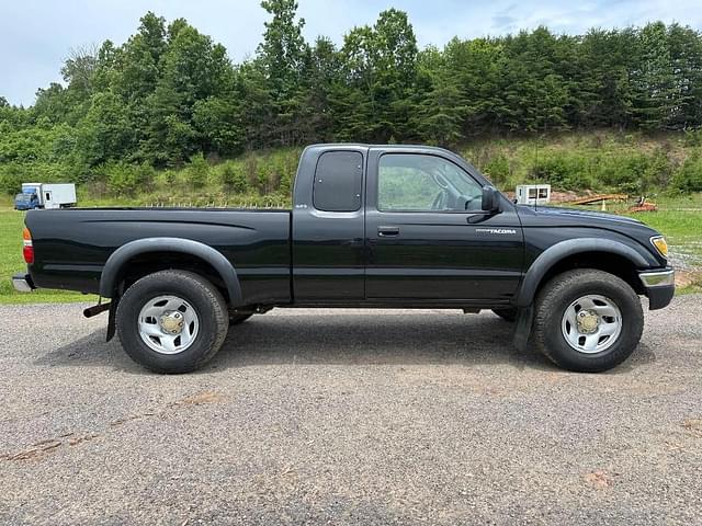 Image of Toyota Tacoma equipment image 4