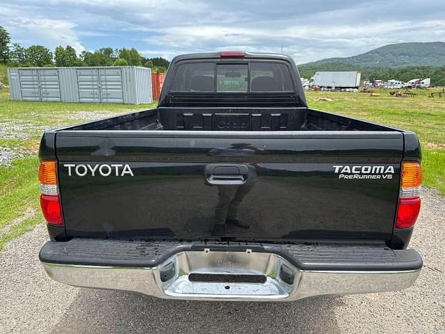 Image of Toyota Tacoma equipment image 2