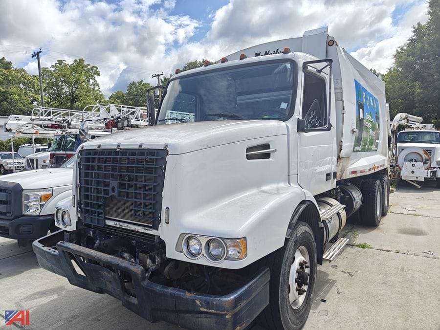 2002 Volvo VHD Equipment Image0