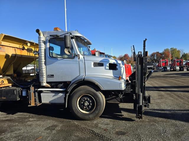Image of Volvo VHD equipment image 3