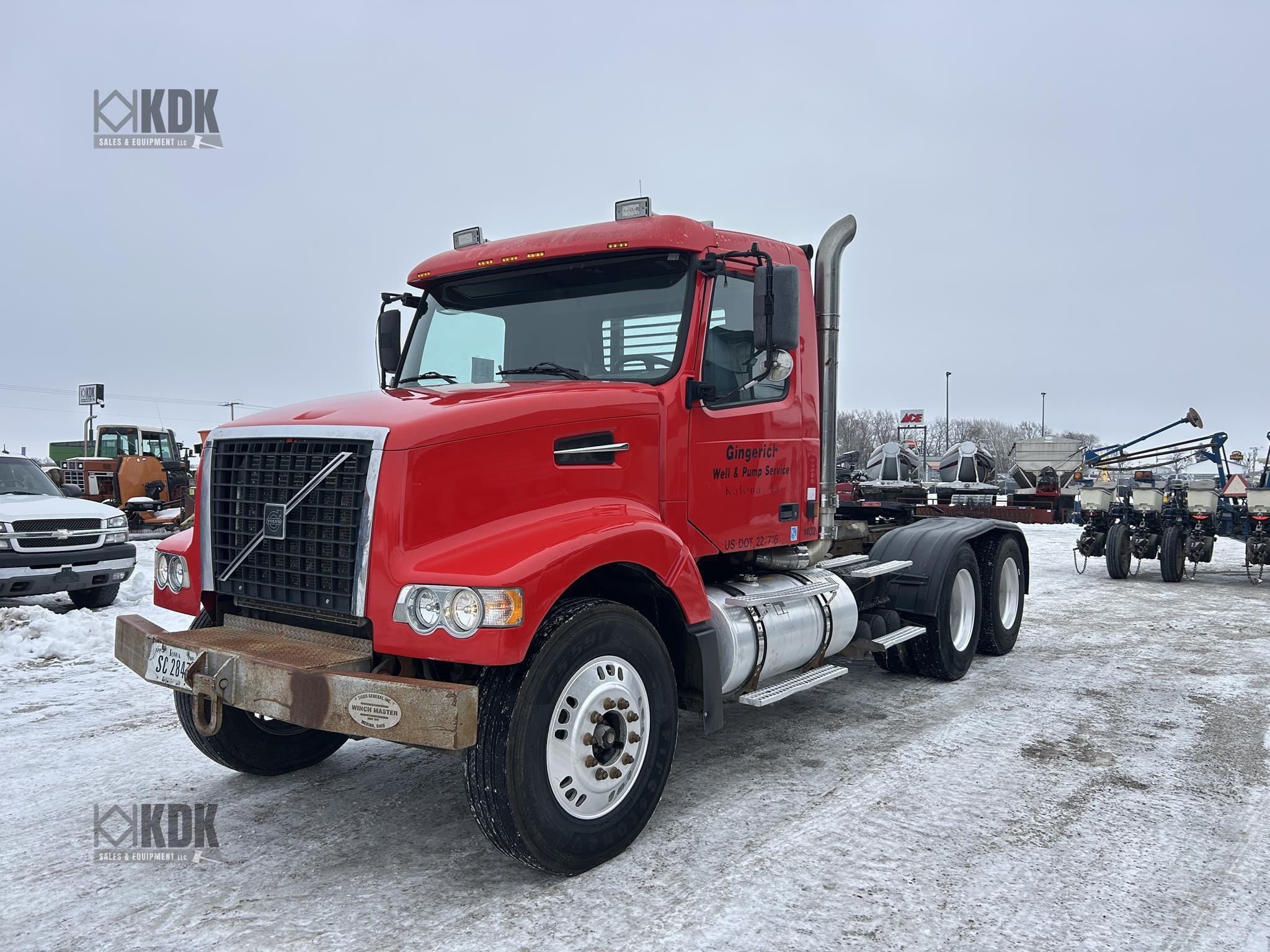 2002 Volvo VHD64FT200 Equipment Image0