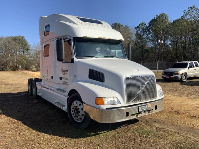 Image of Volvo VN equipment image 2