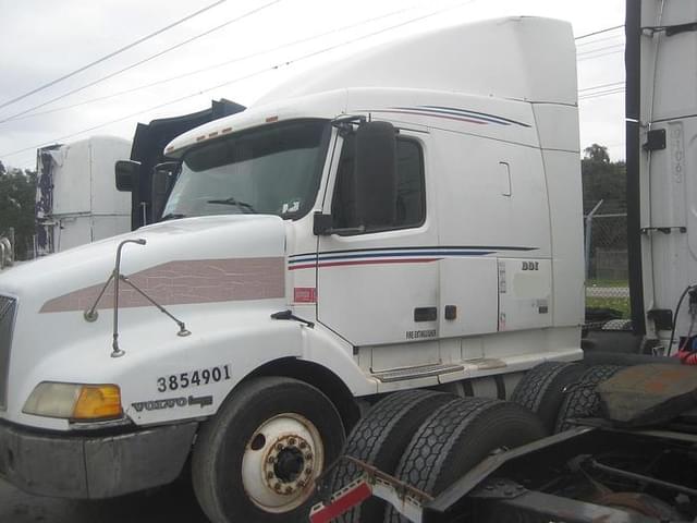 Image of Volvo VN equipment image 1