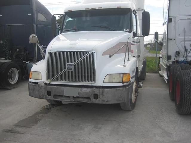 Image of Volvo VN equipment image 2