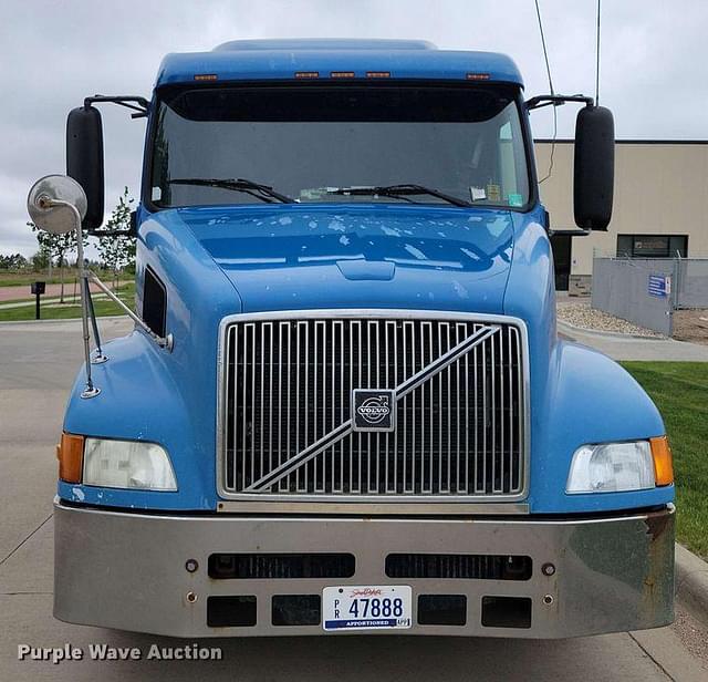 Image of Volvo VNL equipment image 1
