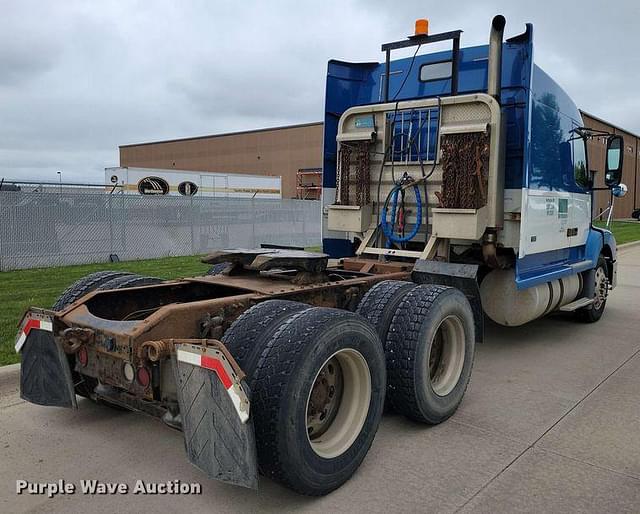 Image of Volvo VNL equipment image 4