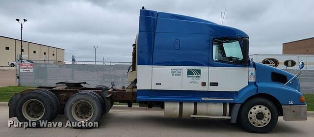 Image of Volvo VNL equipment image 3