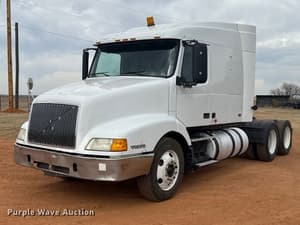 2002 Volvo VNL Image