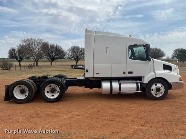 Image of Volvo VNL equipment image 3