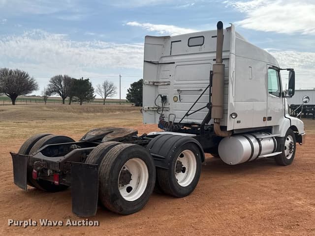 Image of Volvo VNL equipment image 4