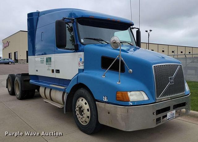 Image of Volvo VNL equipment image 2