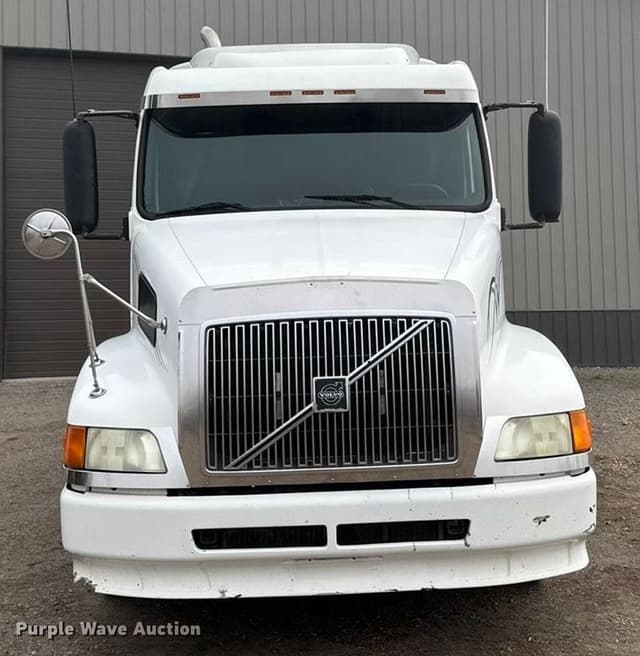 Image of Volvo VNL equipment image 1