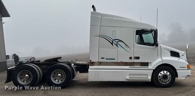 Image of Volvo VNL equipment image 3