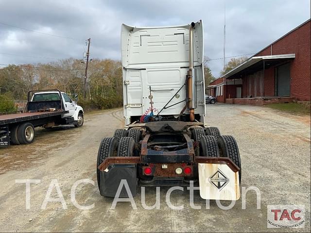 Image of Volvo VNL64T670 equipment image 3