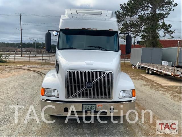 Image of Volvo VNL64T670 equipment image 1