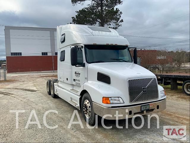 Image of Volvo VNL64T670 equipment image 2