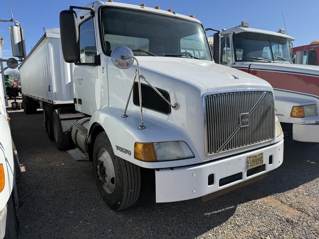 Image of Volvo VNM equipment image 2