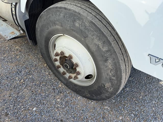 Image of Volvo VNM equipment image 4