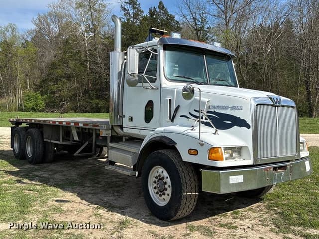 Image of Western Star 4900 equipment image 2