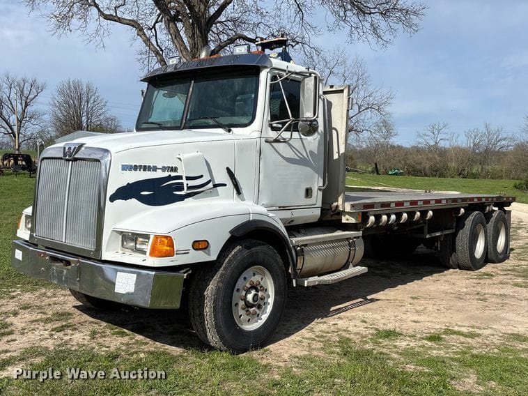 2002 Western Star 4900 Equipment Image0