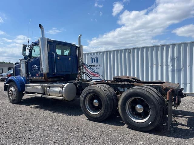 Image of Western Star 4900 equipment image 1