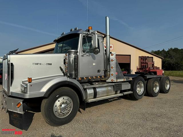 Image of Western Star 4900 equipment image 1