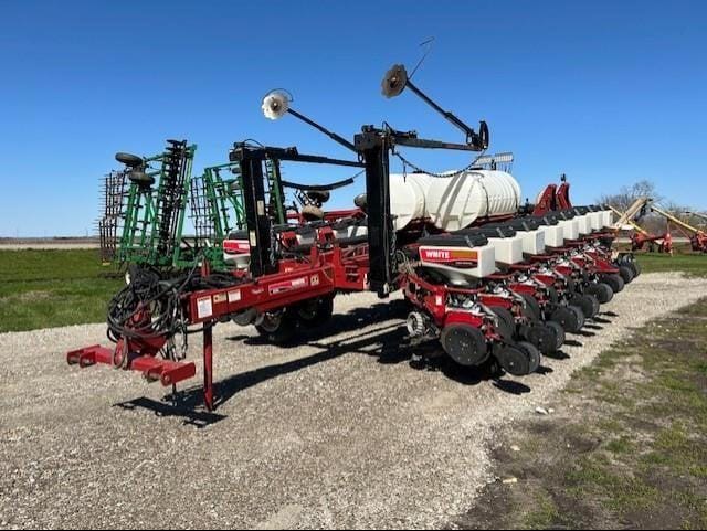 2002 White 8186 Equipment Image0