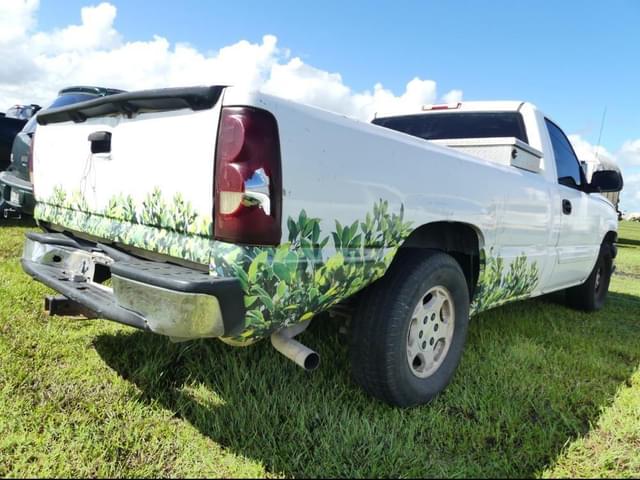 Image of Chevrolet Silverado equipment image 2