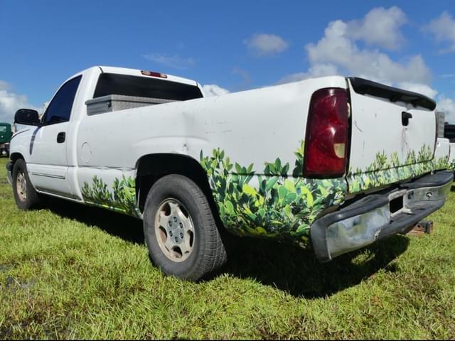 Image of Chevrolet Silverado equipment image 3