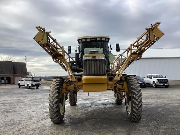 Image of Ag-Chem RoGator 1064 equipment image 2