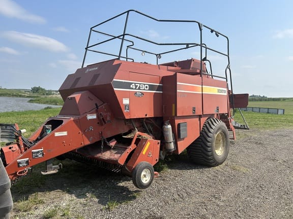 2003 Hesston 4790 Equipment Image0