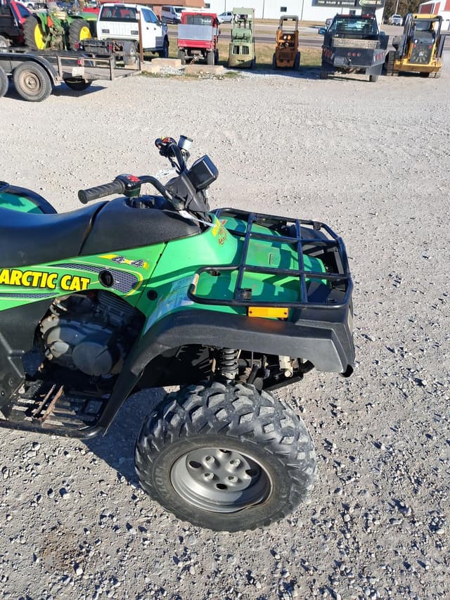 Image of Arctic Cat 400 equipment image 3