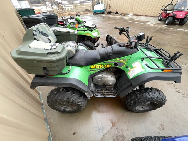 Image of Arctic Cat 400 equipment image 2