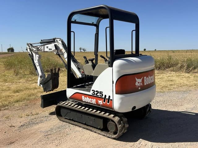 Image of Bobcat 325 equipment image 2