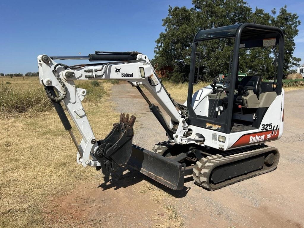 2003 Bobcat 325 Equipment Image0