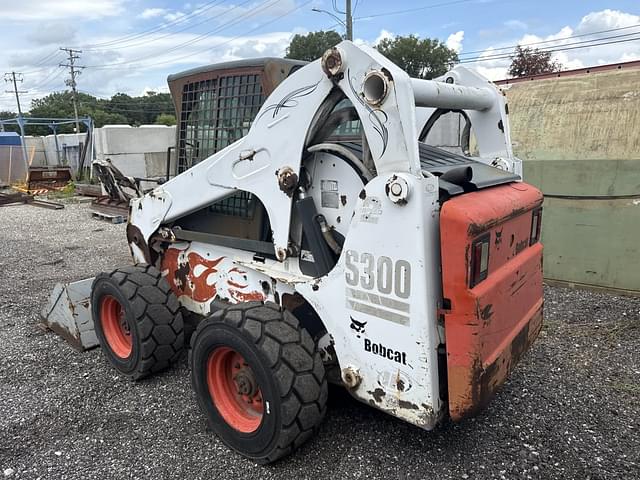 Image of Bobcat S300 equipment image 2