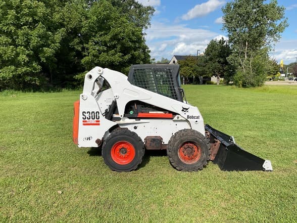 Image of Bobcat S300 equipment image 3