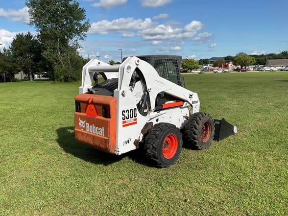 Image of Bobcat S300 equipment image 4