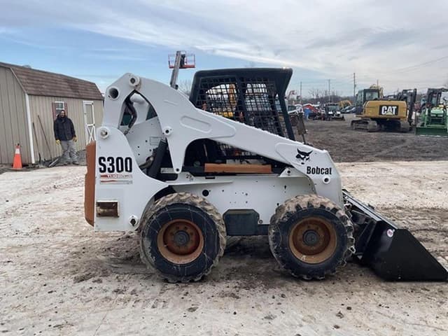 Image of Bobcat S300 equipment image 4