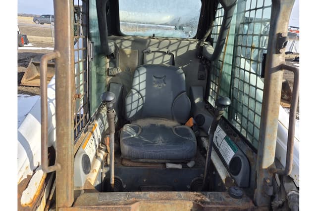 Image of Bobcat T300 equipment image 3