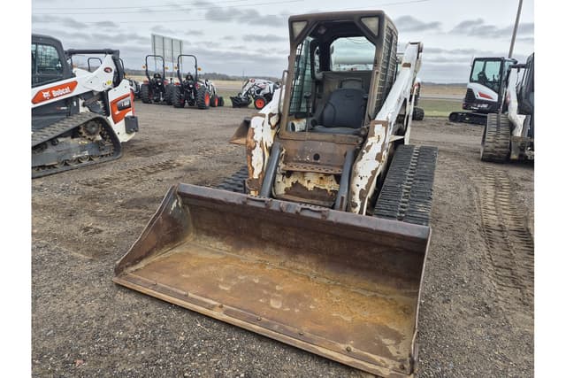 Image of Bobcat T300 equipment image 2